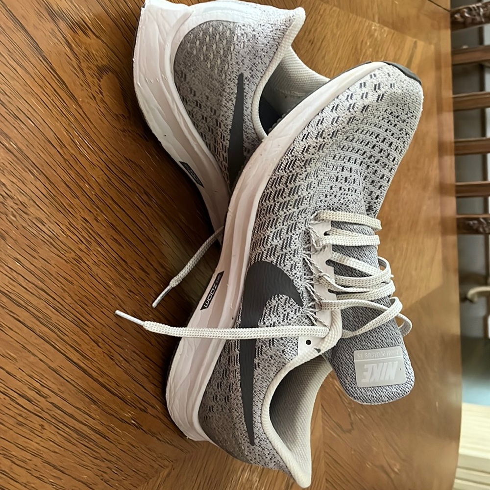 Mens Nike Zoom Pegasus Tennis Shoes. Small dot on toe may wash off in washer.